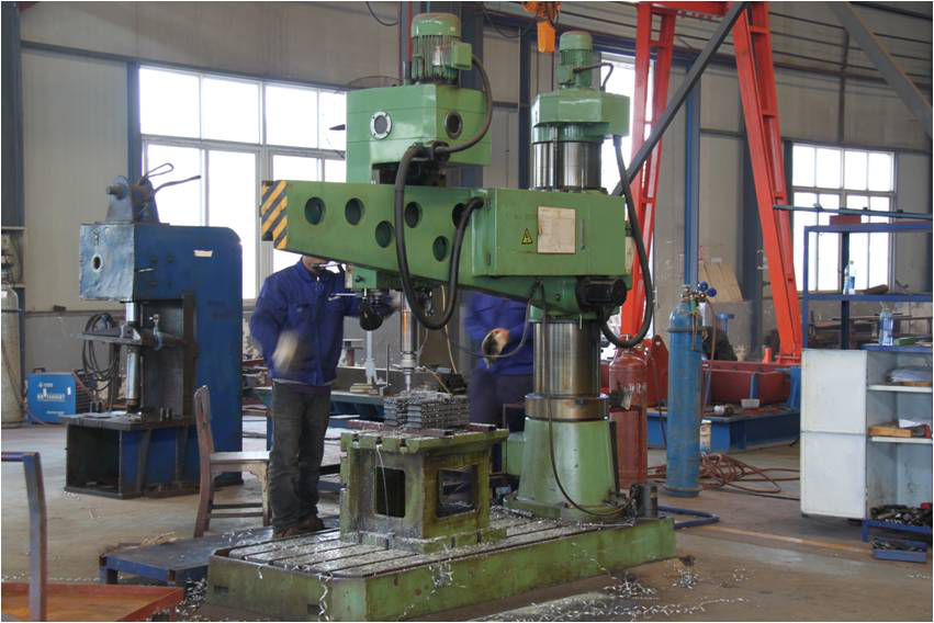 常德湘沅實業(yè)有限公司,常德垂直垃圾壓縮站,地埋式垃圾壓縮站,電動人力斗車,電動三輪高壓清運(yùn)車,電動助力拉車